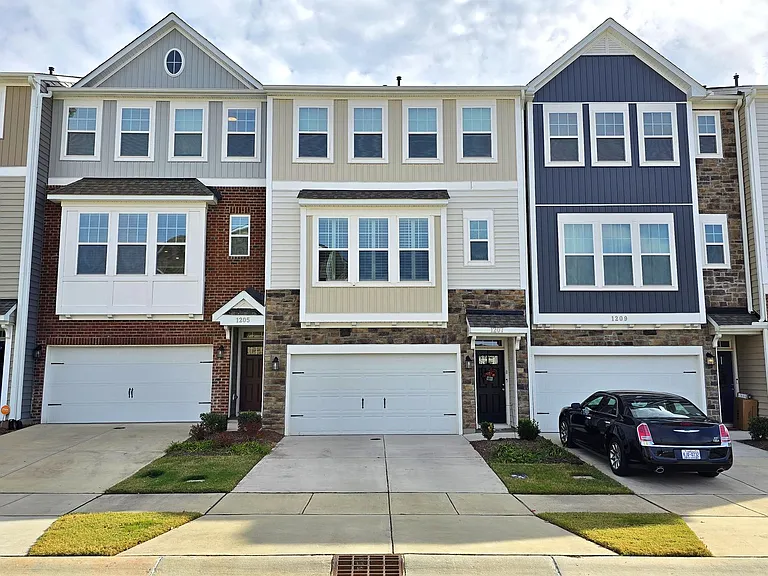 1207 Falling Rock Pl — Photo 1