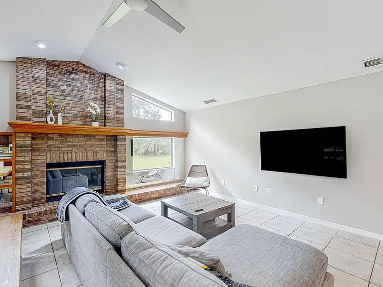 16004 Amberly Dr — Photo 9