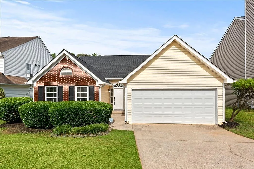 3 bed, 2.0 bath, 1394 sqft, $2,000 — Photo 1