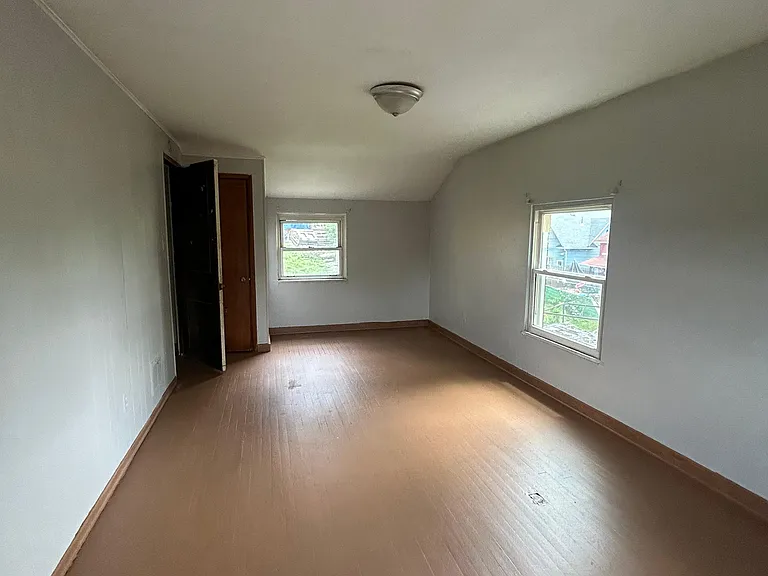 3323 Edward St — Photo 5