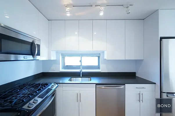 Rented by Bond New York | media 9