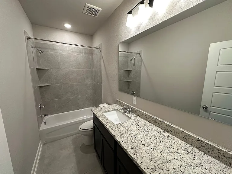 1021 Elise Ave — Photo 5