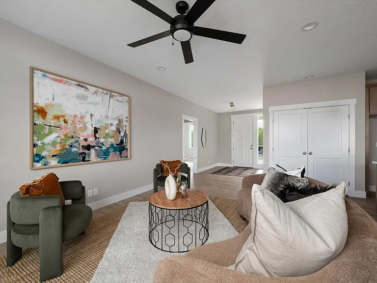 2720 S Beech St — Photo 11