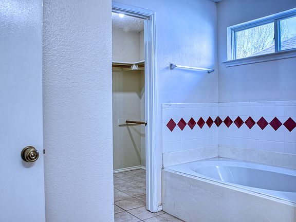 2nd image of 2110 Orchard Trl
