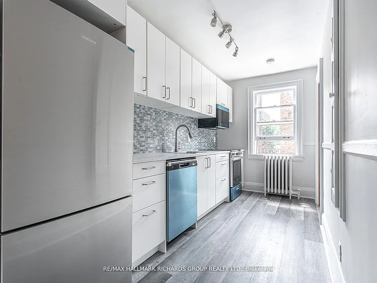15 Courcelette Rd #1 — Photo 8