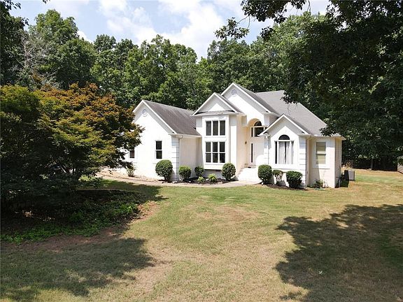 2nd image of 112 Glenoaks Ct