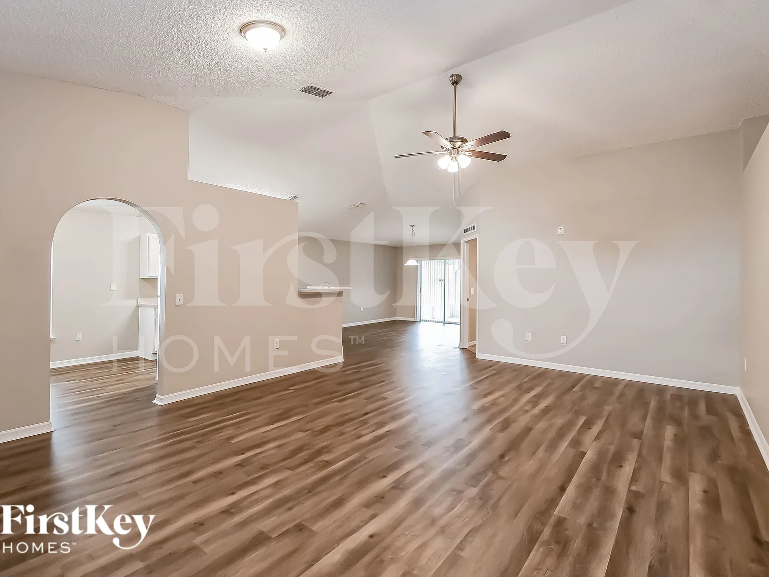 3 bed, 2.0 bath, 1612 sqft, $1,875 — Photo 2