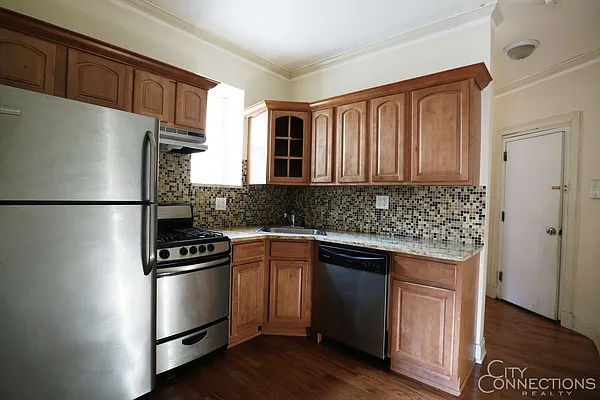 Rented by City Connections Realty | media 15