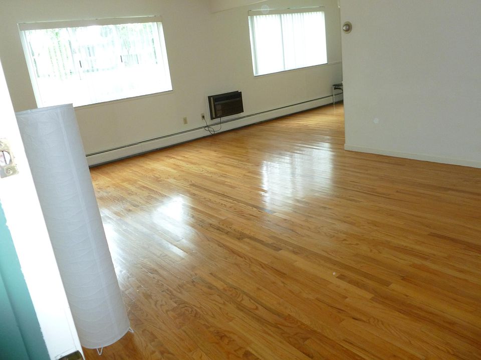 Entry looking into living room. Dining room is back to the right.