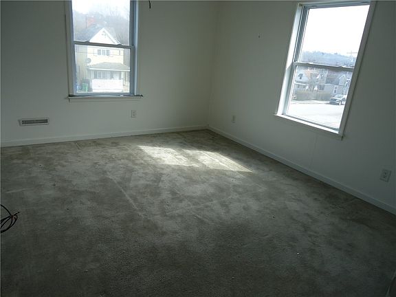 5th image of 608 Reed Ave