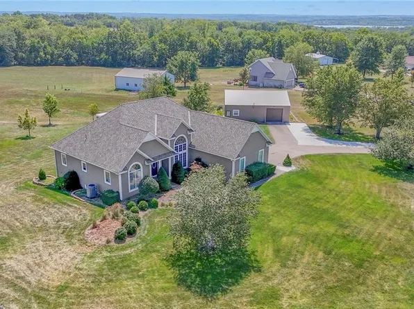 29621 Ashmore Way, Spring Hill, KS 66083