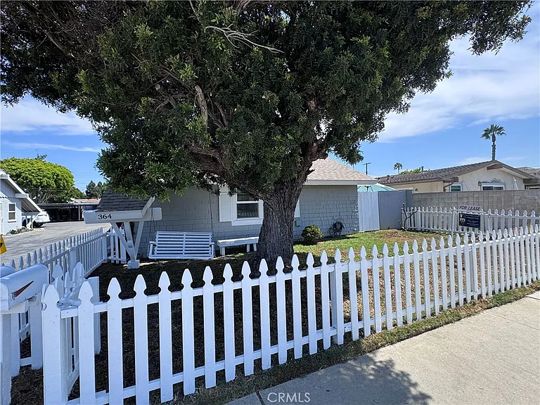 364 16th Pl — Photo 2
