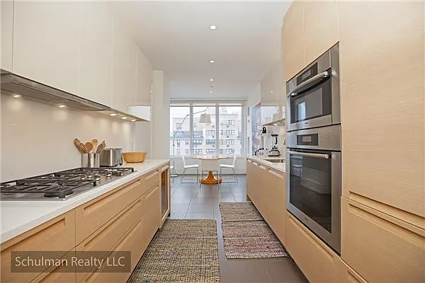 Sold by Schulman Realty LLC | media 3
