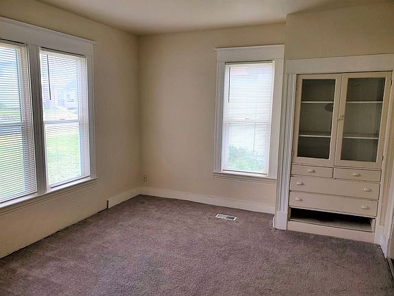 4th image of 627 W Spofford Ave