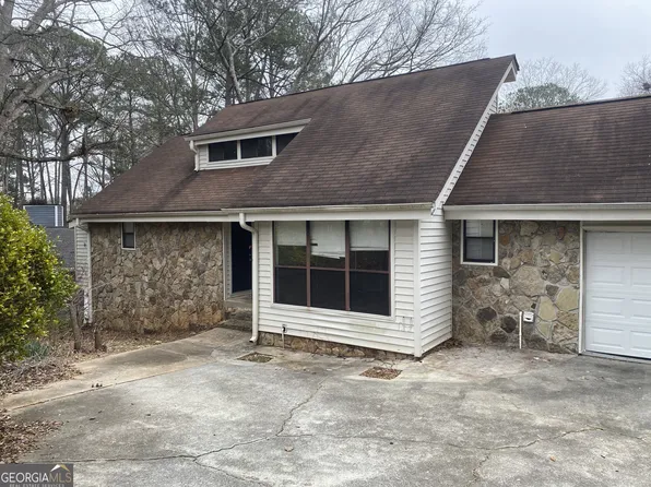 3958 Cotswold Dr SW, Lilburn, GA 30047