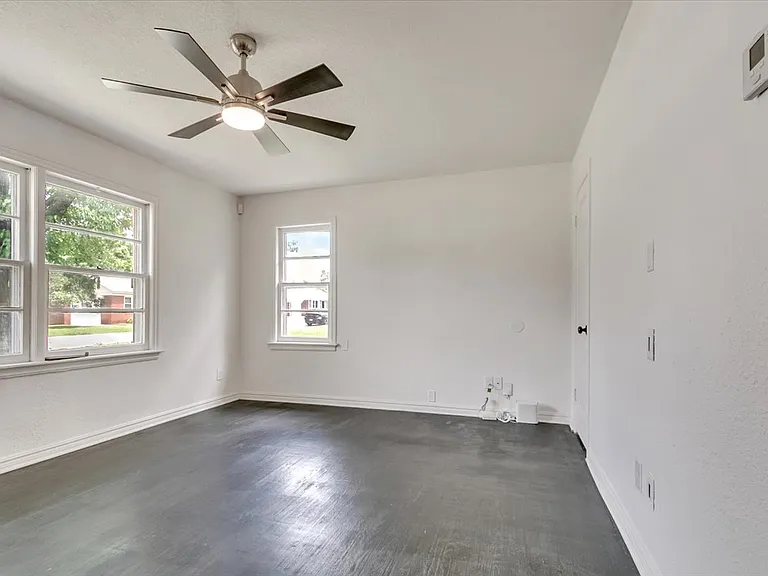 2116 Andover Ct — Photo 7
