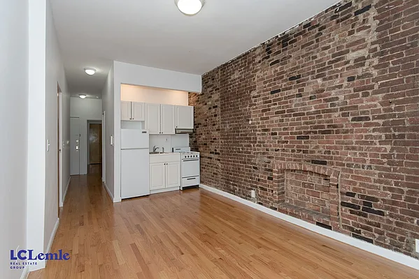 Rented by LC Lemle Real Estate Group | media 20