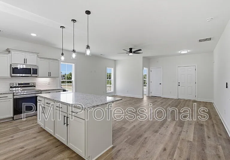 408 Legions Ct — Photo 7