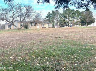 12430 E Nutrition Rd, Nevada, MO 64772