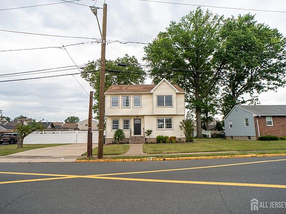 4th image of 130 Loretta St