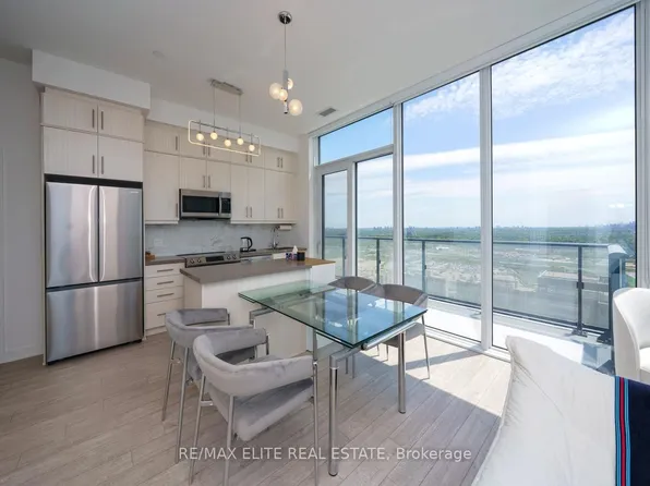 105 Oneida Cres #Penthouse 10, Richmond Hill, ON L4B 0H6