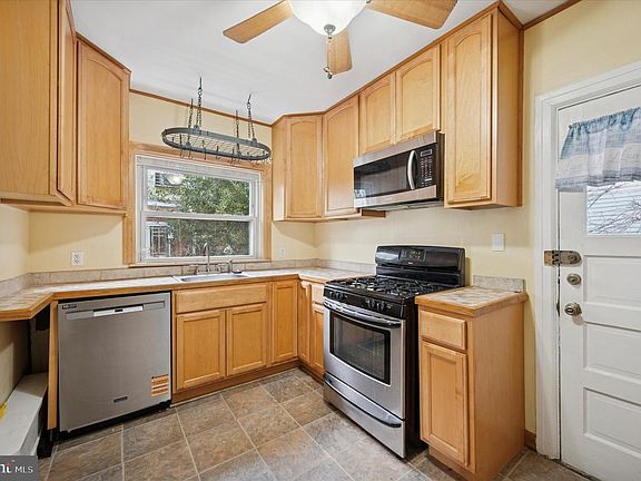 2nd image of 420 Passmore St