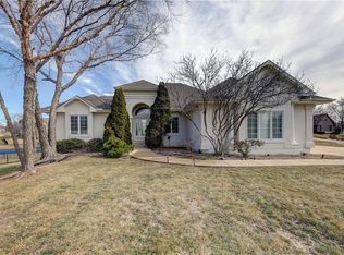 5005 SW Raintree Cir, Lees Summit, MO 64082