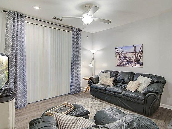 4th image of 1600 Long Grove Dr Unit 1512