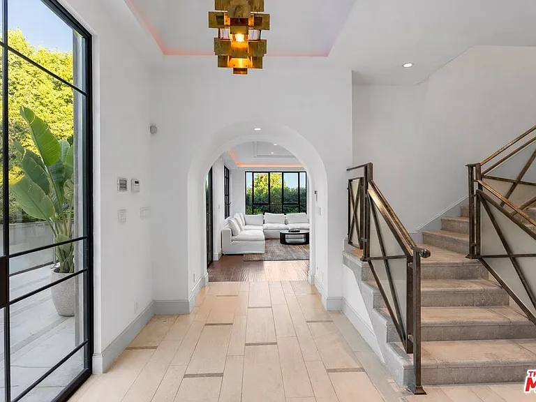 7801 Hillside Ave — Photo 12
