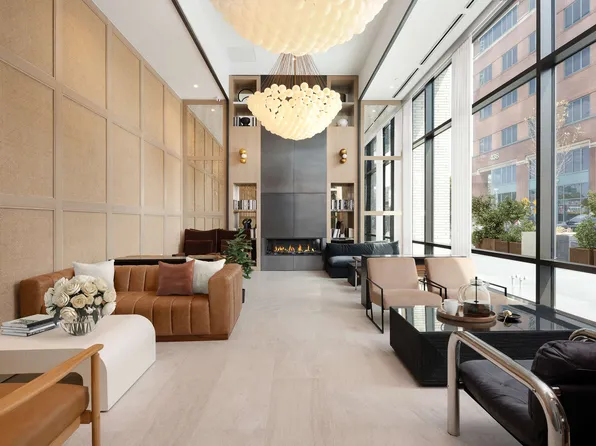 425 Summit Avenue image 8 of 24