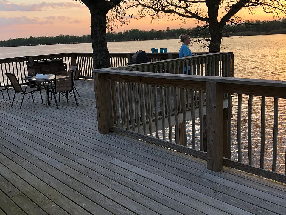 800+ sq ft deck 
