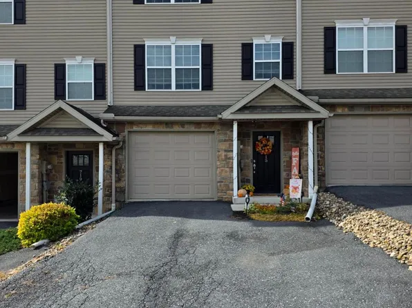 715 Gregs Dr, Harrisburg, PA 17111