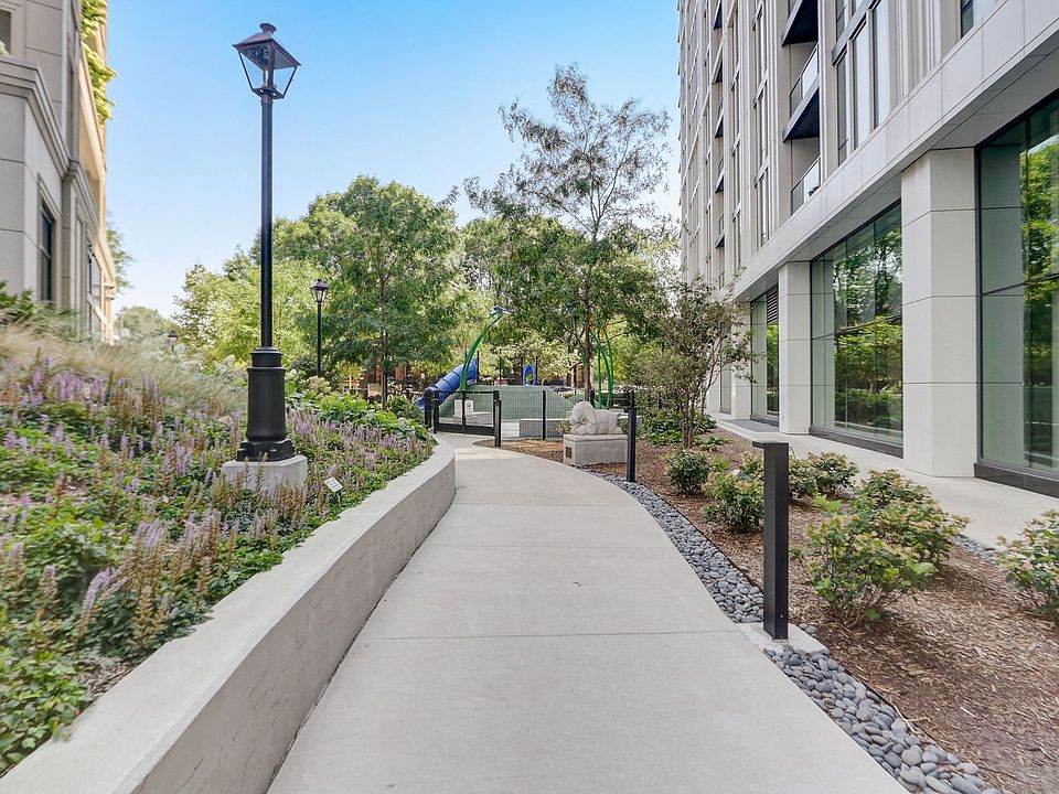1st image of 2345 N Lincoln Ave #2625748
