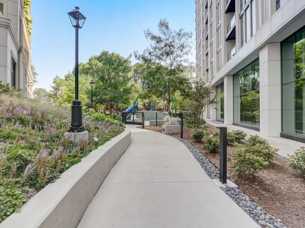 The Apartments at Lincoln Common