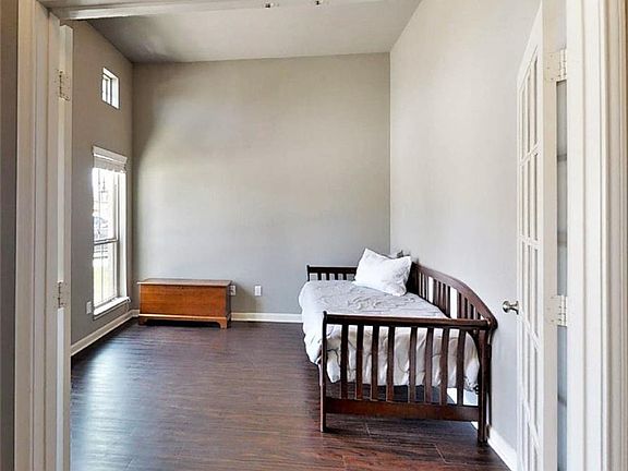 3rd image of 2514 Hailes Ln