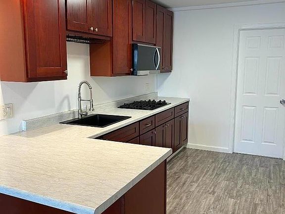 4th image of 35 Edgar Ave