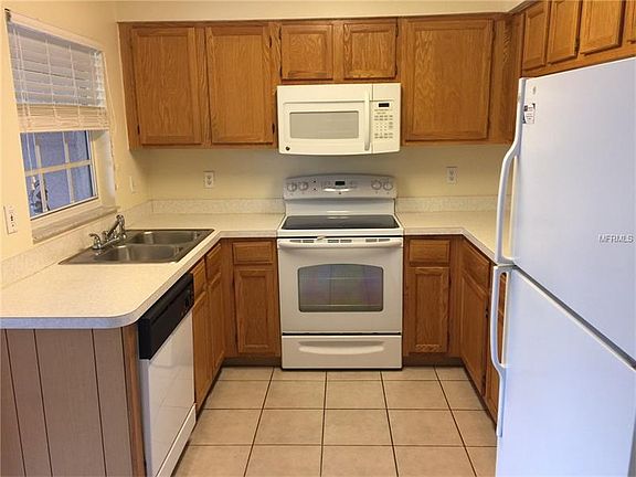 4th image of 325 Kensington Lake Cir