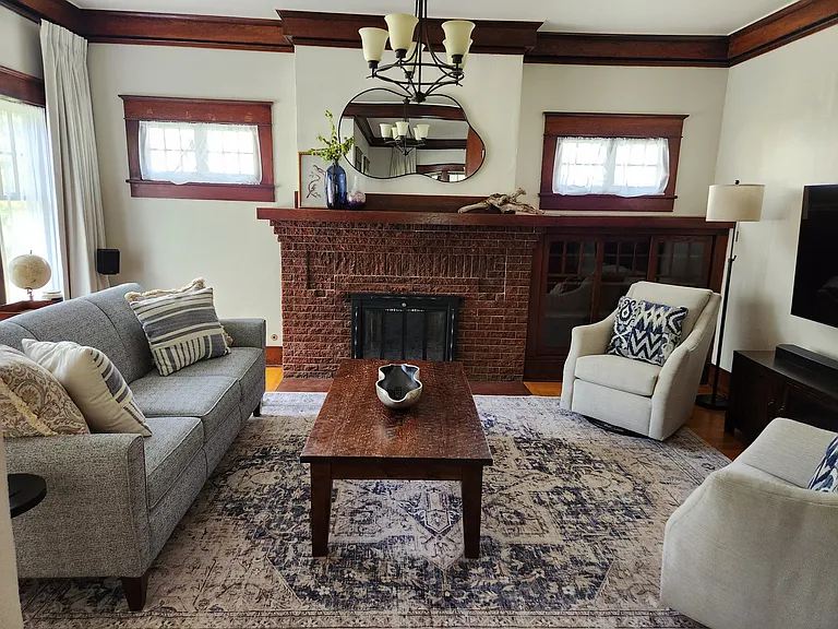 1315 W Hays St — Photo 8
