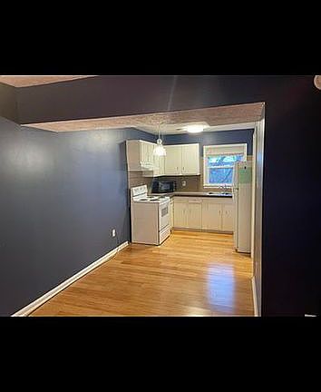 3rd image of 2432 Woodhill Dr