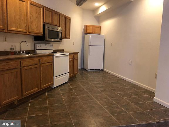 5th image of 1500 Brown St APT 1