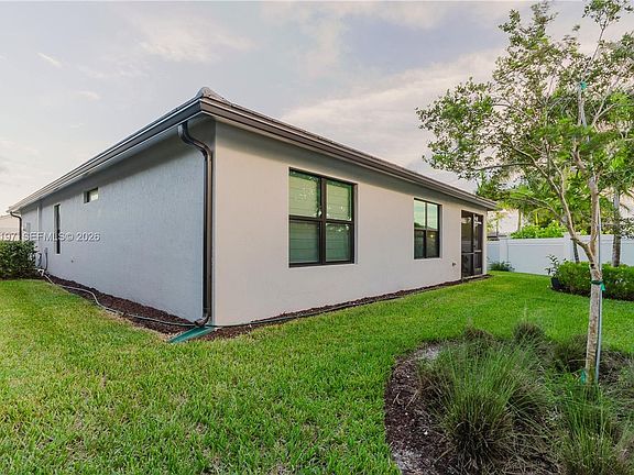 5th image of 3001 Hibiscus Ave #0