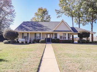 160 Stone River Loop, Wetumpka, AL 36092