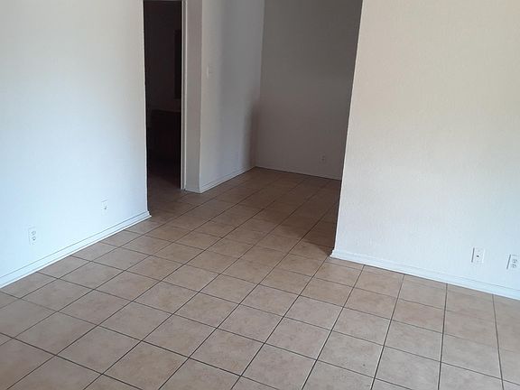 4th image of 6718 Glenbrook Ln