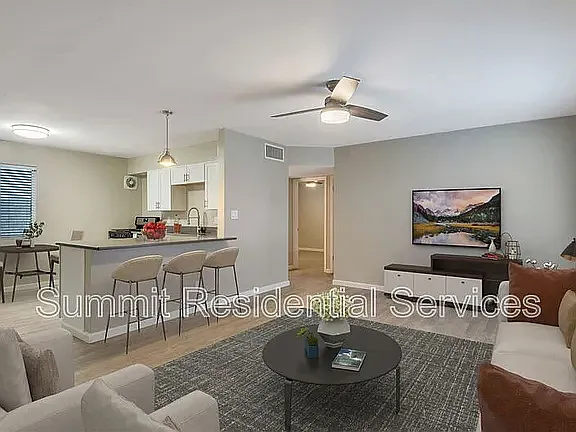 714 E 10th St — Photo 15