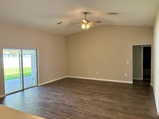 202 SW Aldoro Pl — Photo 6