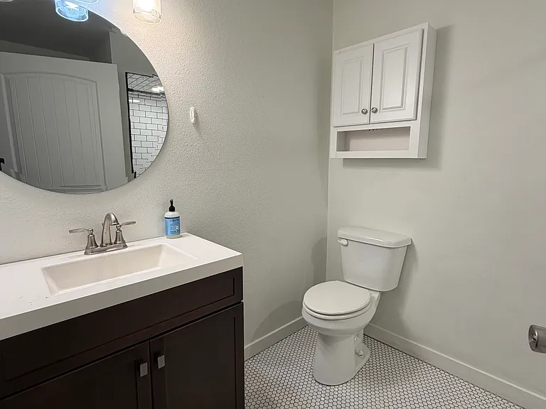 1624 N Blackwelder Ave #J — Photo 12