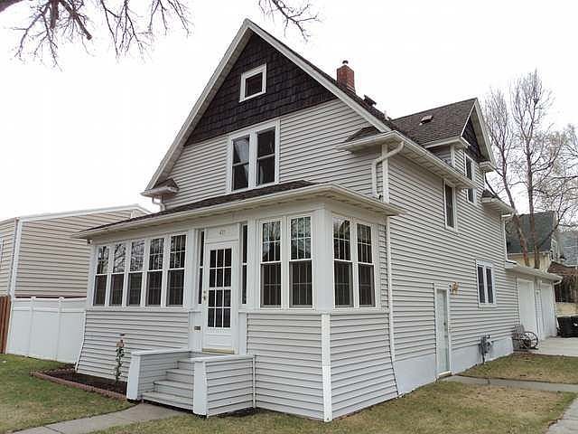 1st image of 411 2nd Ave NW