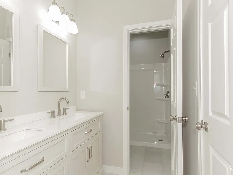 5417 Skycrest Dr — Photo 9
