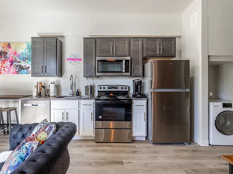 Bethune Lofts — Photo 18