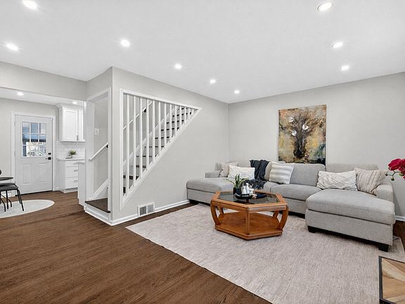 2nd image of 5 Lois Ave